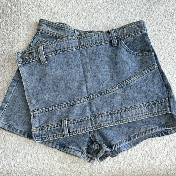Asymmetrical jeans skirt - Picture 2 of 4